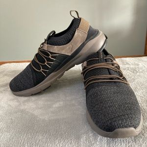 Skechers slip on Oxford.  Men’s size 10